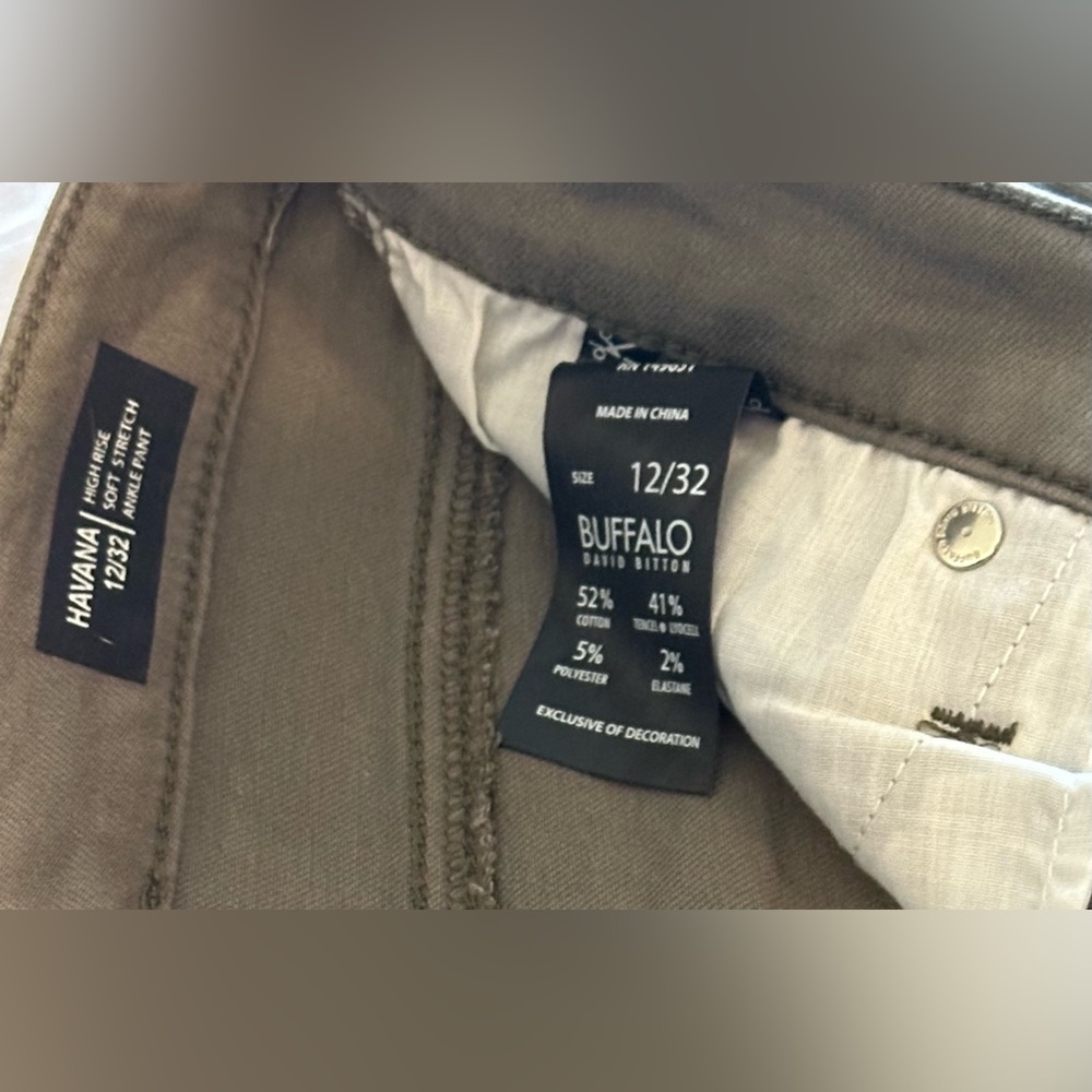 Women’s Buffalo, OD green high rise, soft, stretch, ankle pant. Size 12/32